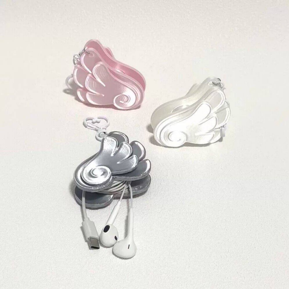 Cable Winder Keychain - 3Dプリント製エンジェルウィングケーブルワインダーキーチェーン、かわいいイヤホンコードオーガナイザー、ポータブルワイヤー収納クリップ、バックパックペンダントデコレーション