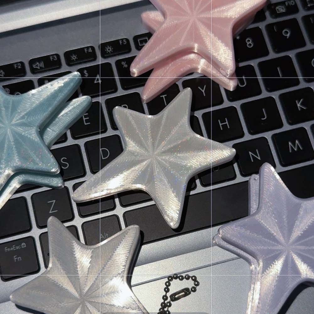 Cable Winder Keychain - 3Dスターケーブルワインダー、Y2Kキュートイヤホンワイヤーキーパー（キーチェーン付き）、携帯用コードオーガナイザークリップホルダー（日常使用向け）
