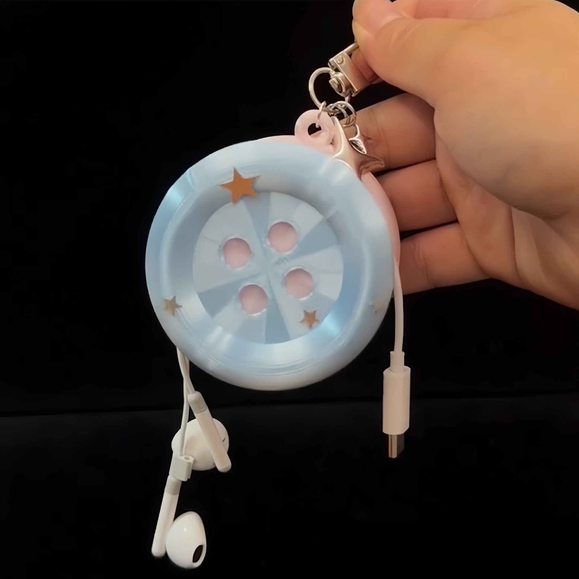 3Dかわいい丸型ボタンスターキーホルダーイヤホンケーブル巻き - Cable Winder Keychain のレビューと価格