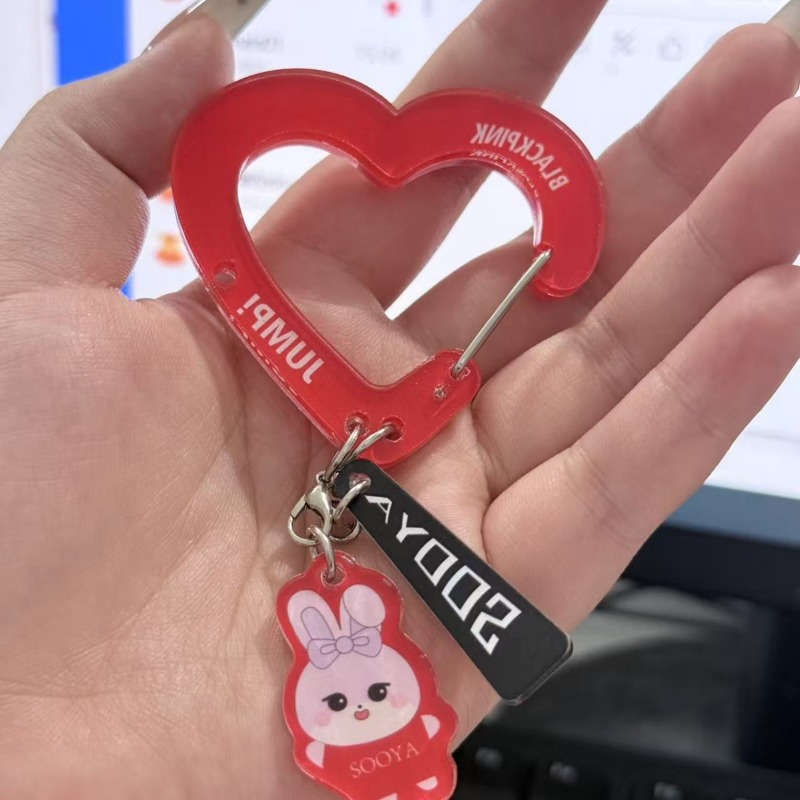 ブラックピンクの素敵なアクリル製ファンをテーマにした商品、か - Carabiner Keychain のレビューと価格
